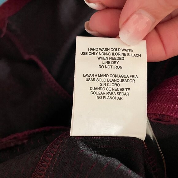 Wine color sleeveless dress - Picture 7 of 9